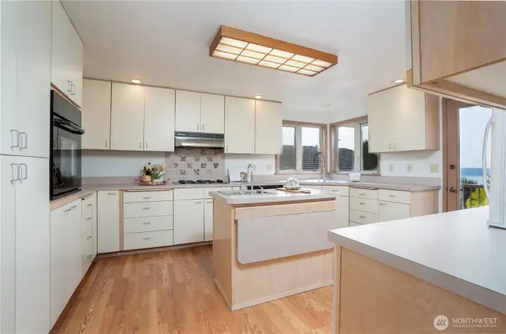 So many cabinets!