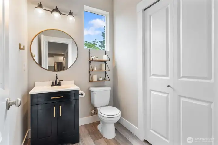 1/2 Bath
