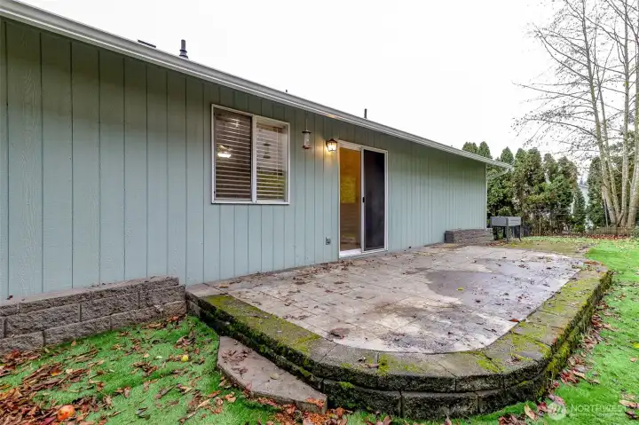 Yard wraps around the corner