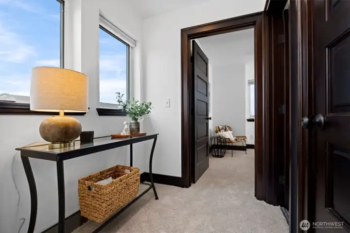 Upper floor landing with great space for a storage console or bookshelves