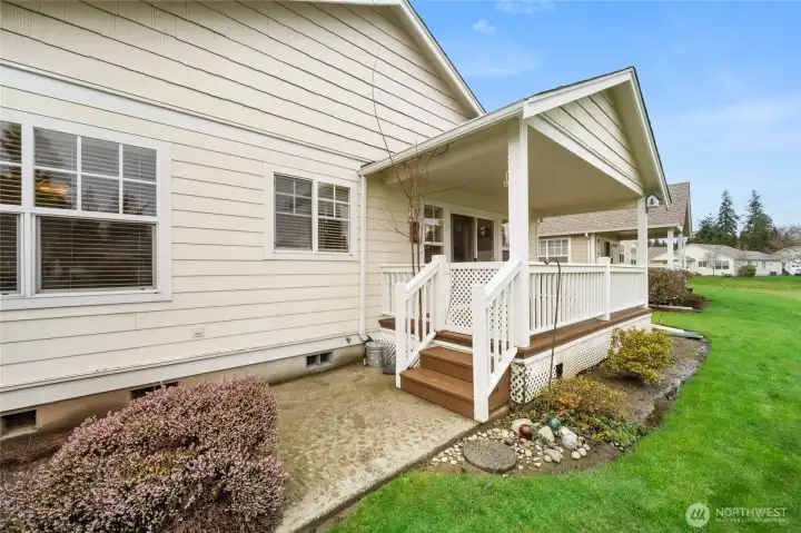 Just a few steps down to the back common area.