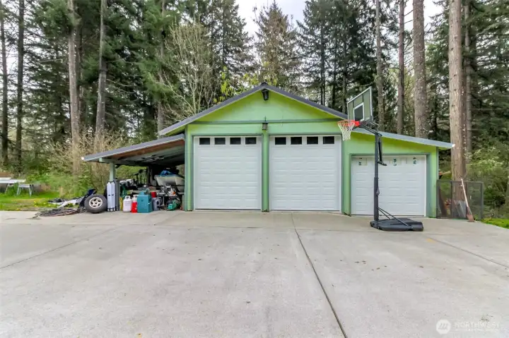 XL 3 bay shop with carport