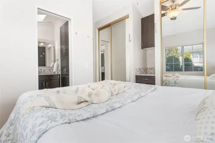 Notice extra linen storage in bathroom