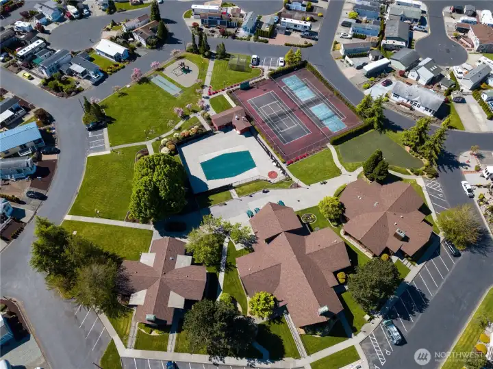 Nice overview of grounds, notice little putting green too!