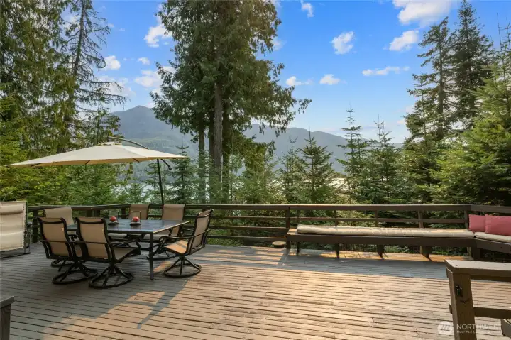 Large deck with built in benches.