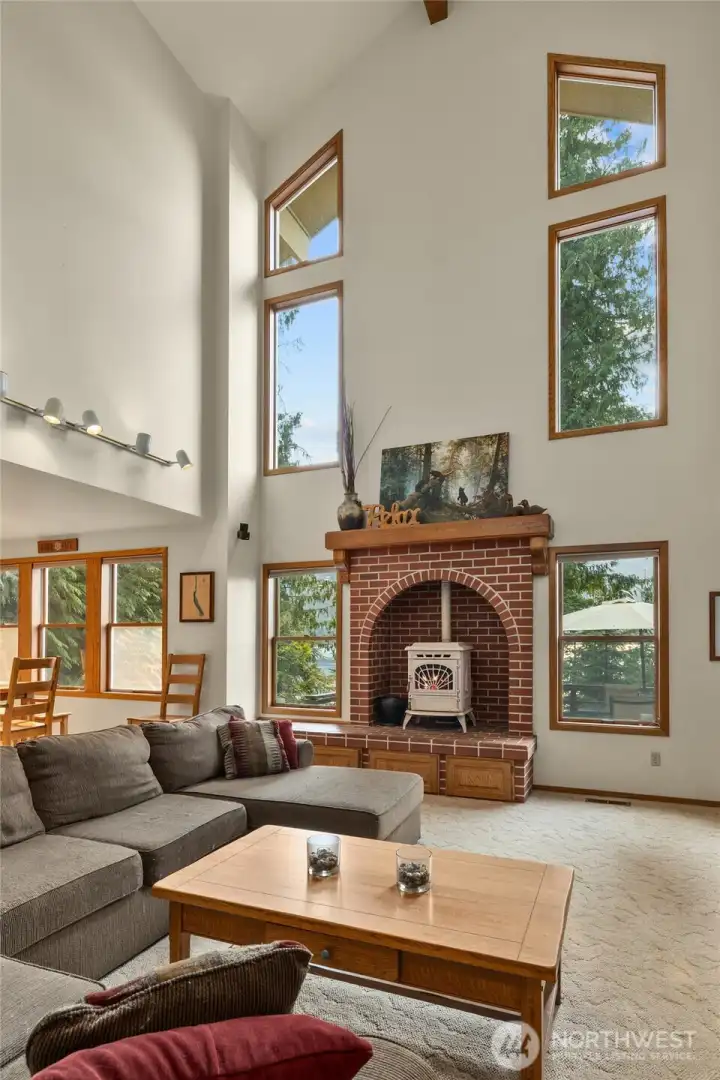 Huge vaulted ceilings in the living room