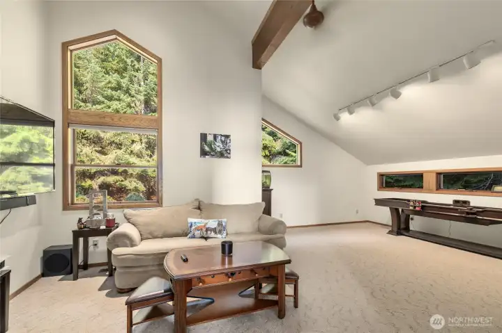 Large upstairs rec room.