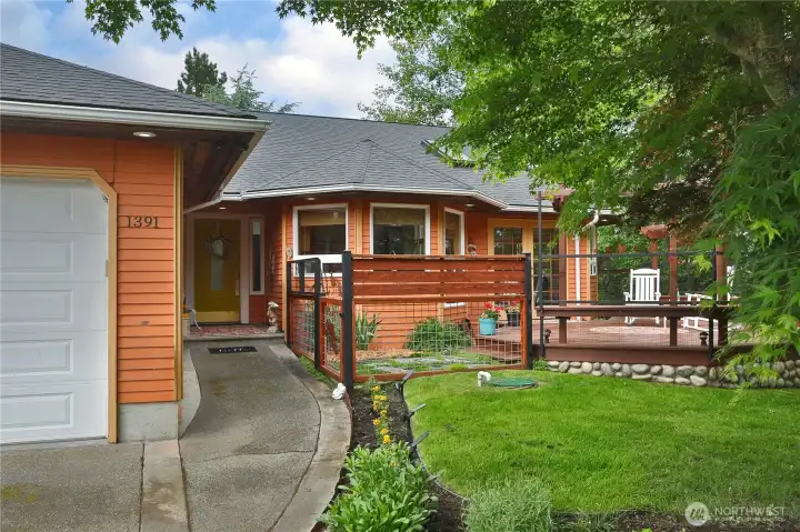 Welcome to 1391 Pelican Ct!