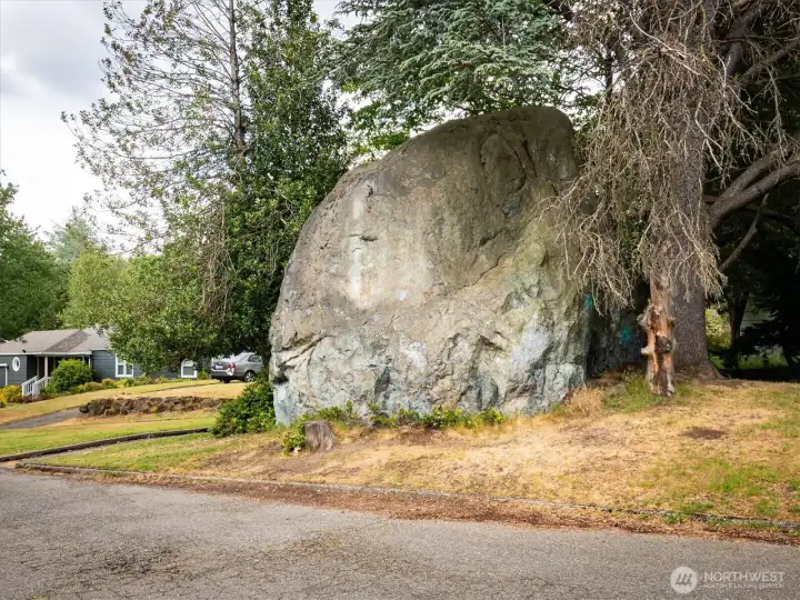 The "Wedgwood Rock is just 1 block away.