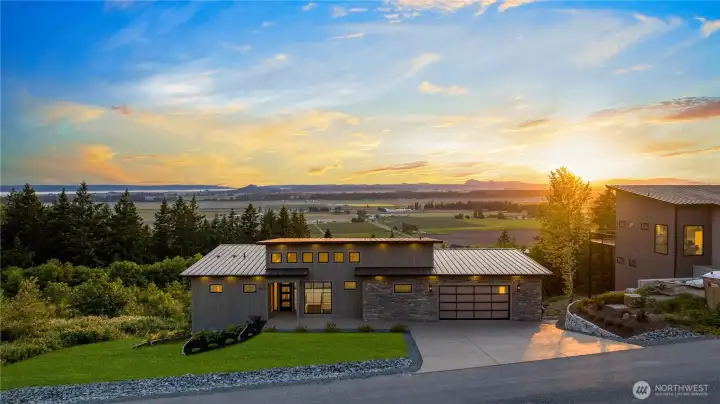 Stunning Luxury New Construction VIEW Home!