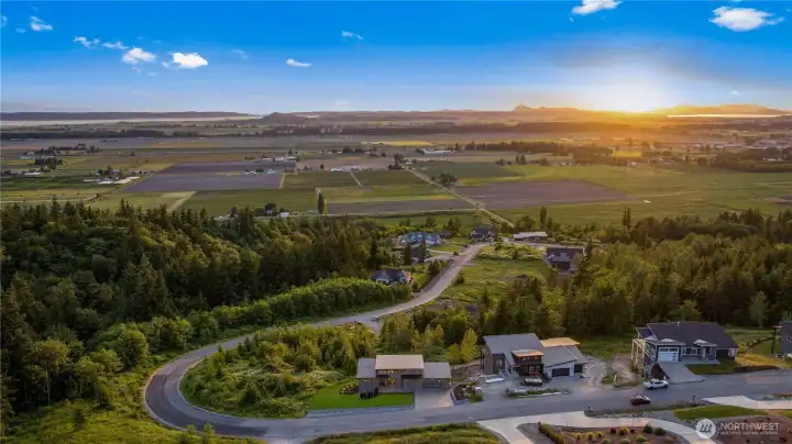 Sweeping panaramic western views over farms, sound, mountains & sunsets...