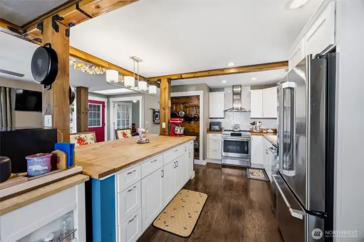 Cafe brand appliances and great flow in this kitchen for the chef and helpers.