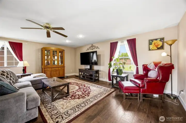 Spacious living room! Easy care laminate flooring throughout the main living spaces is in great condition.