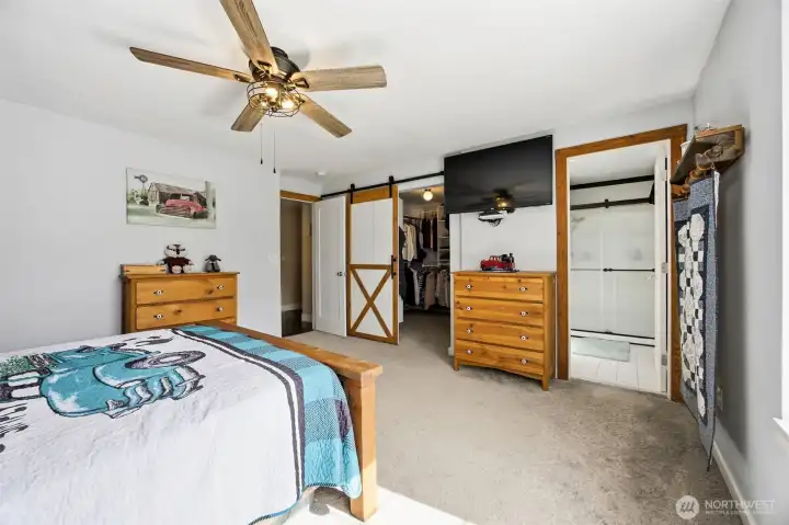Primary suite has an en suite bathroom and walk in closet.