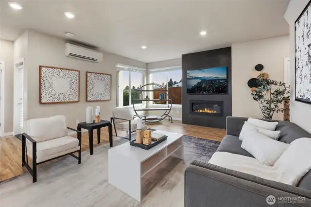 Large Open Living Room w/ Gas Fireplace