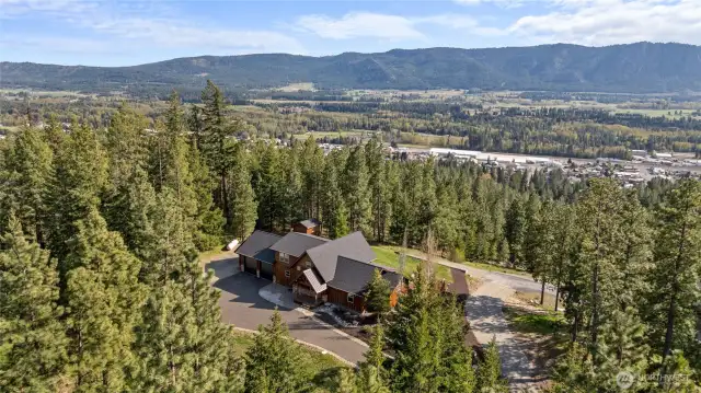 Ideal private setting minutes from town.