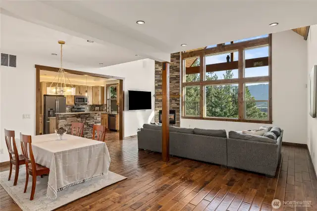 Open concept living, dinning and kitchen.