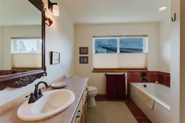 Upstairs full bathroom