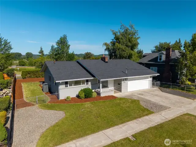 This charmer built in 1966 has been updated throughout and includes a brand new roof. With 3 bedrooms and a huge great room, this 1,758 sf home has plenty of space for comfortable living.