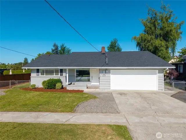 This charmer built in 1966 has been updated throughout and includes a brand new roof. With 3 bedrooms and a huge great room, this 1,758 sf home has plenty of space for comfortable living.