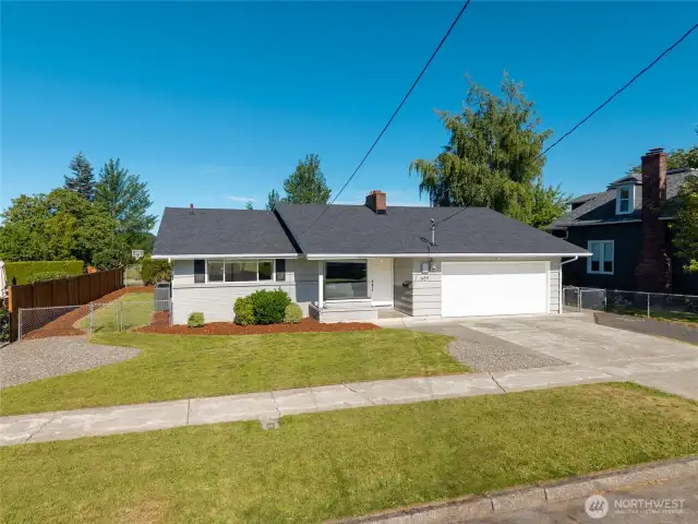 This charmer built in 1966 has been updated throughout and includes a brand new roof. With 3 bedrooms and a huge great room, this 1,758 sf home has plenty of space for comfortable living.