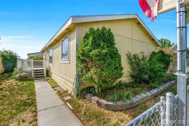 A happily-colored home, this 3-bedroom, 2 full bath home is ready for you to move in!