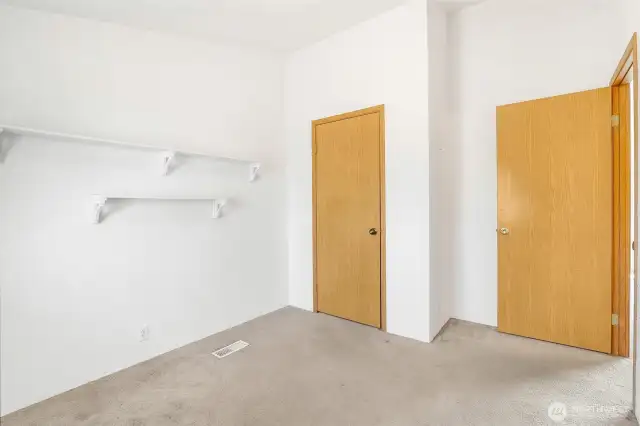 Another view of the cozy 3rd bedroom.