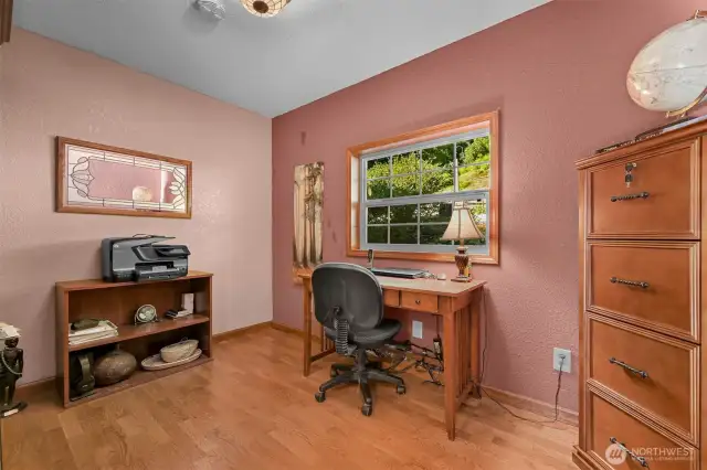 Upper bedroom/office