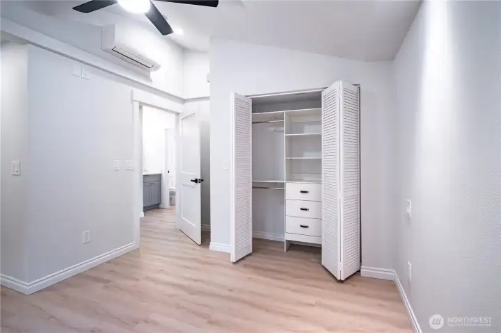 Double sinks in primary bathroom