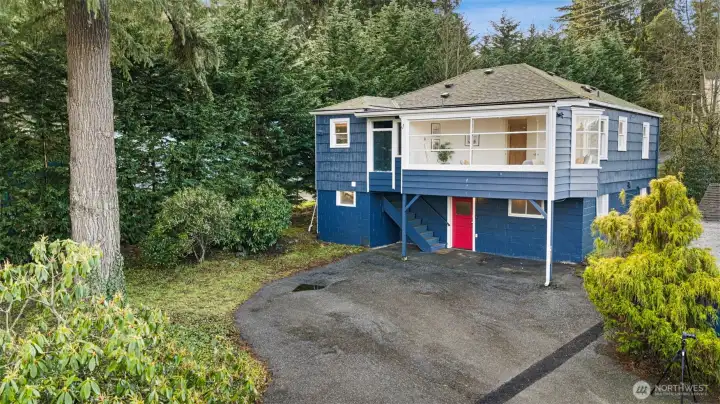 Back sunroom and big unfinished basement