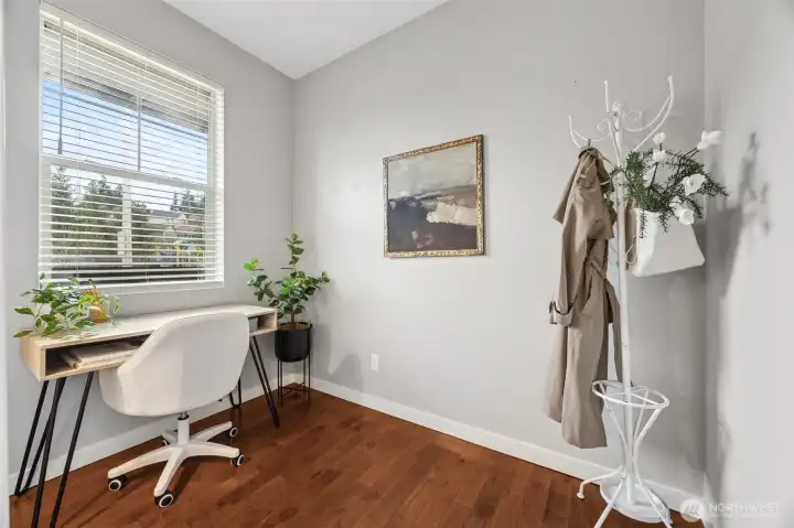 Office/den just offentryway.