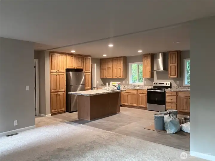 Large open area with breakfast bar / island.