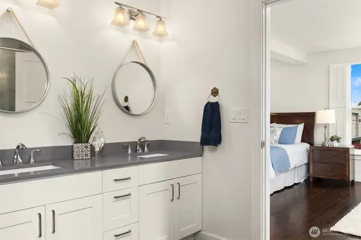 The large, East-facing primary bedroom bring in great morning light, with en suite bathroom and walk-in closet.