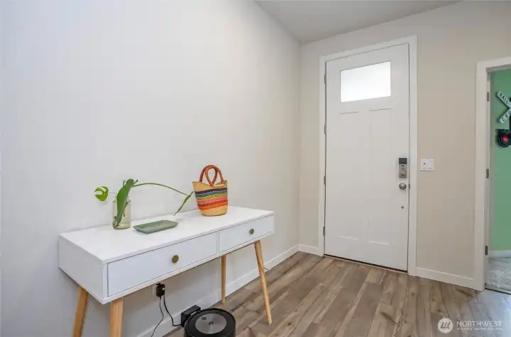 Lovely entry way with 9' ceilings