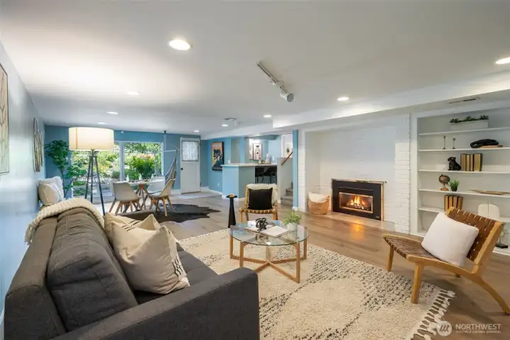 Gas fireplace, built-ins and direct access to backyard. Gas fireplace, built-ins and direct access to backyard.