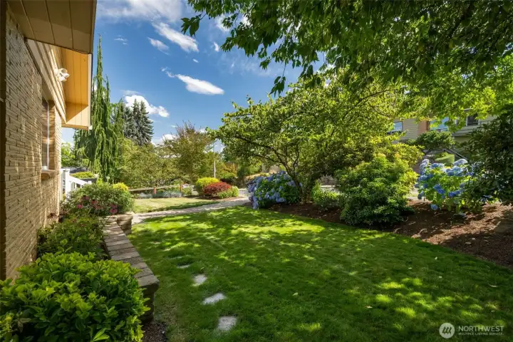 Grassy front yard - outdoor features such as garden and landscape lighting, comprehensive irrigation system. Grassy front yard - outdoor features such as garden and landscape lighting, comprehensive irrigation system.