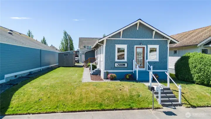 Well-maintained mixed-use property featuring attractive curb appeal and convenient downtown access.