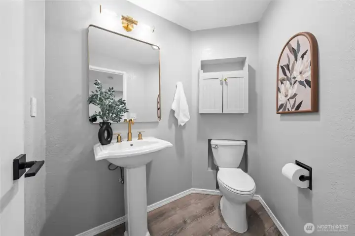 Powder room. Powder room.
