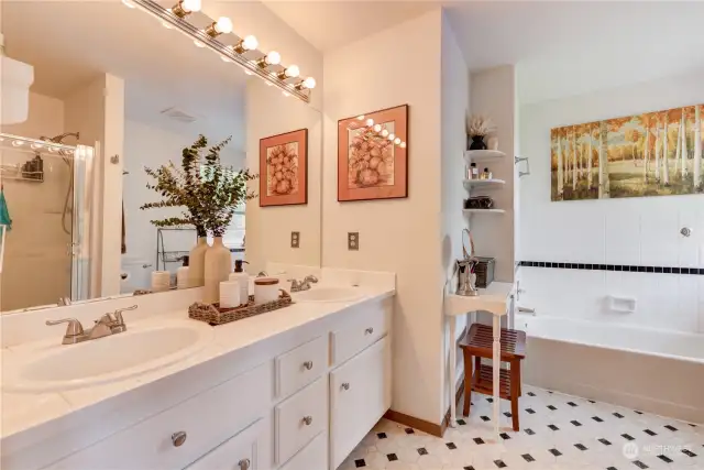 Double vanity, beautiful primary bathroom