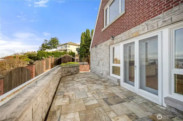 Side Kitchen Patio