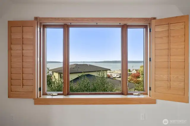 Large 3rd floor bedroom view - Olympic Mountains