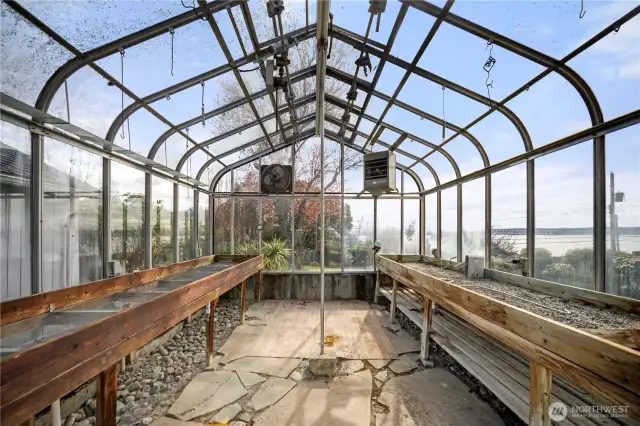 Commercial grade greenhouse
