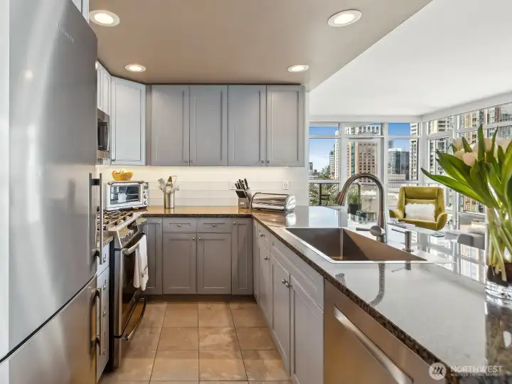 BOSCH dishwasher, GE Gas cooktop range & Leibherr refrigerator.