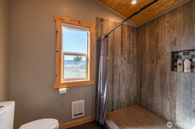 Resort-Style Bathhouse