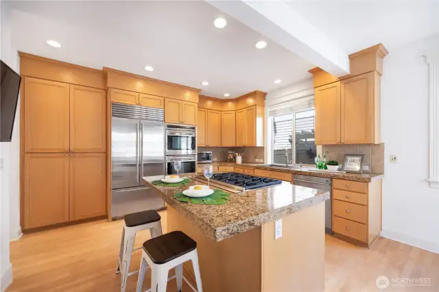 Highend Chef's Kitchen with SubZero and Wolf