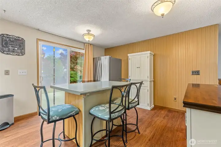 Island with storage and plenty of space to eat