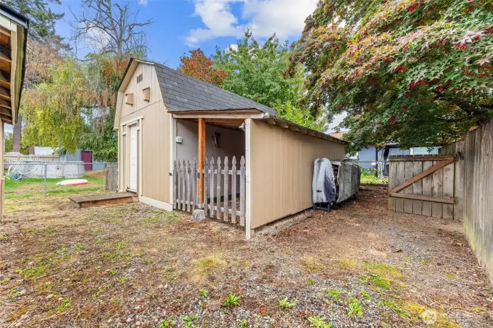 Lean-to area attached to shed