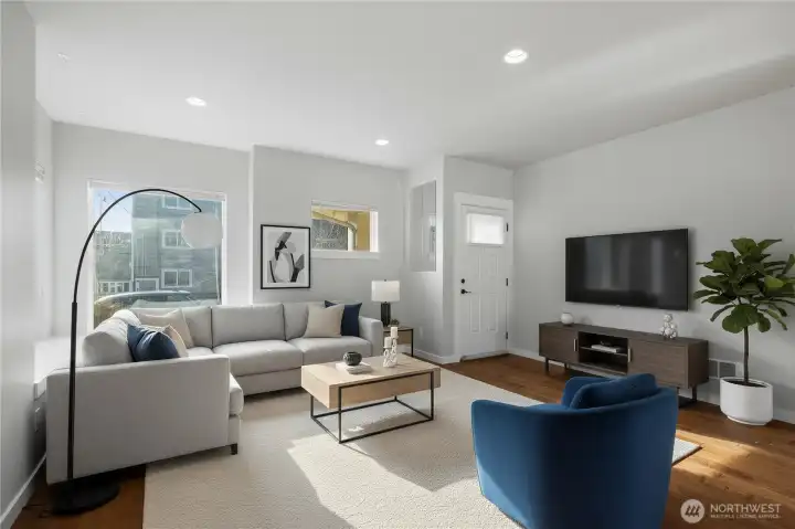 556 1/2 (virtually staged)