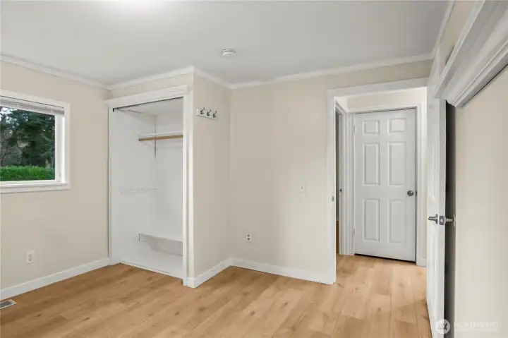 Bedroom 4 Closet