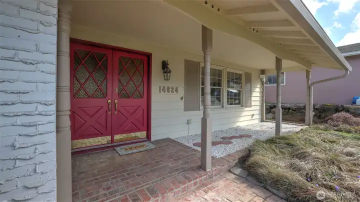 Welcome to Fairwood Greens—where mature trees, a strong sense of community, and golf course living come together just minutes from shopping, dining, and commuter routes.